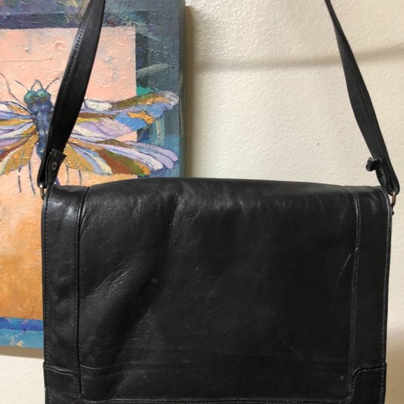 VINTAGE USED SOFT BLACK LEATHER FLAP SHOULDER CROSSBODY PURSE - Picture 4 of 7